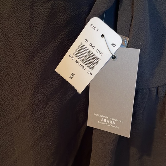 BNWT Black Blouse with bell sleeves. Size M - Picture 4 of 4